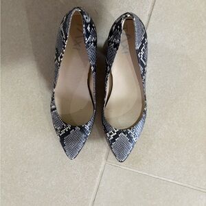 Nine West Gray Snakeskin Print Pointed Toe Block Heel Pumps - Size 6M